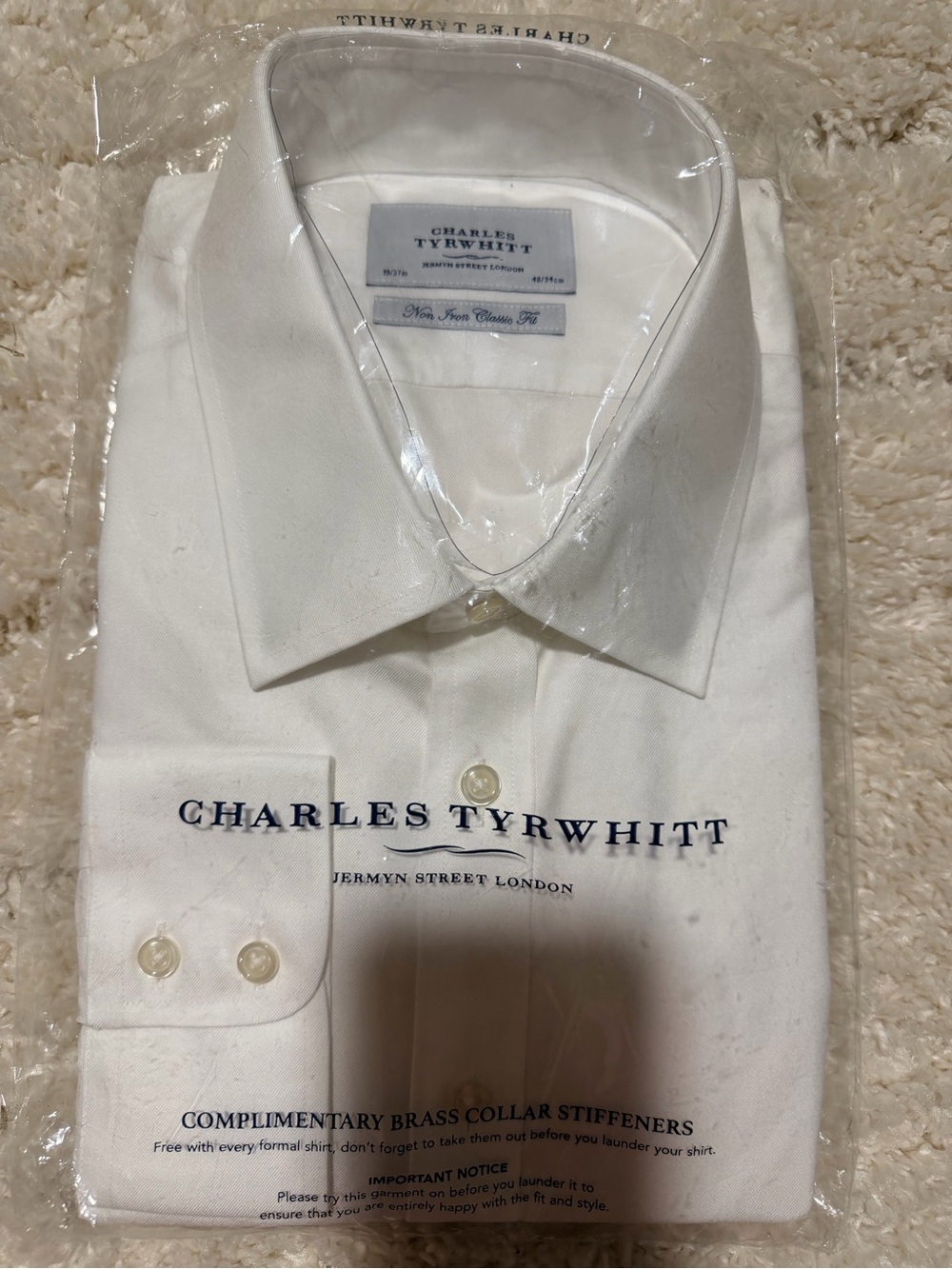 Charles Tyrwhitt White Men's Dress Shirt - Classic Spread Collar